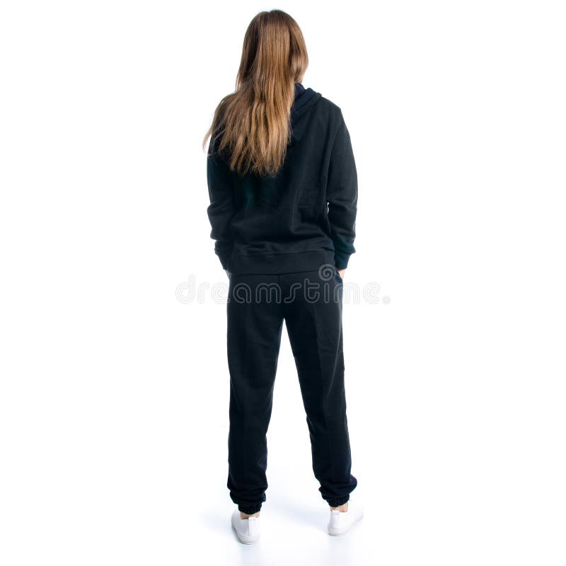 Женщина в черном положении клобука tracksuit стоковые изображения